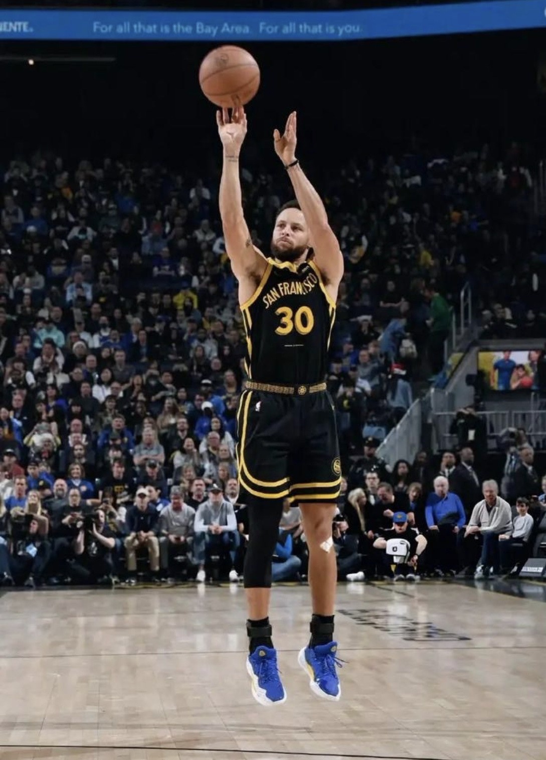 包含里程碑夜夏洛特黄蜂迎来里程碑，NBA季后赛今晨刷纪录，震撼外界，训练强度明显提升的词条